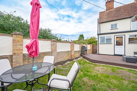 2 bedroom end of terrace house for sale - Church End, Dunmow