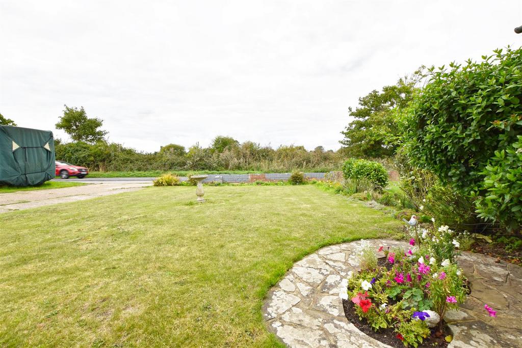 Sea Road, Winchelsea Beach 2 bed detached bungalow £325,000