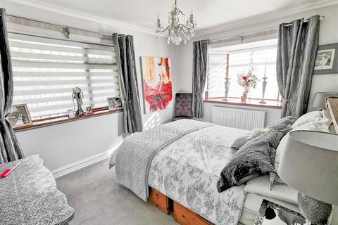 2 Broomfield, Benfleet, SS7 2ST