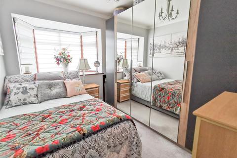2 Broomfield, Benfleet, SS7 2ST