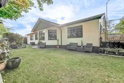 2 Broomfield, Benfleet, SS7 2ST