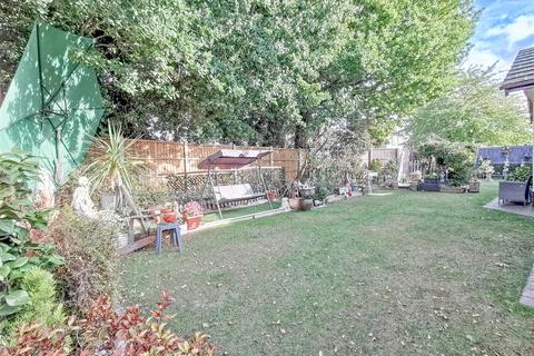 2 Broomfield, Benfleet, SS7 2ST
