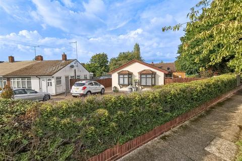 2 Broomfield, Benfleet, SS7 2ST