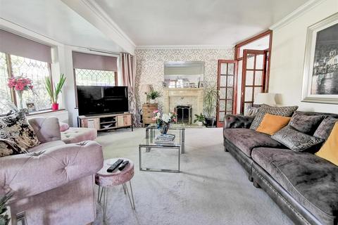 2 Broomfield, Benfleet, SS7 2ST