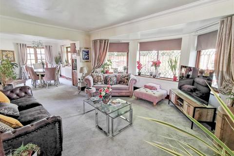 2 Broomfield, Benfleet, SS7 2ST