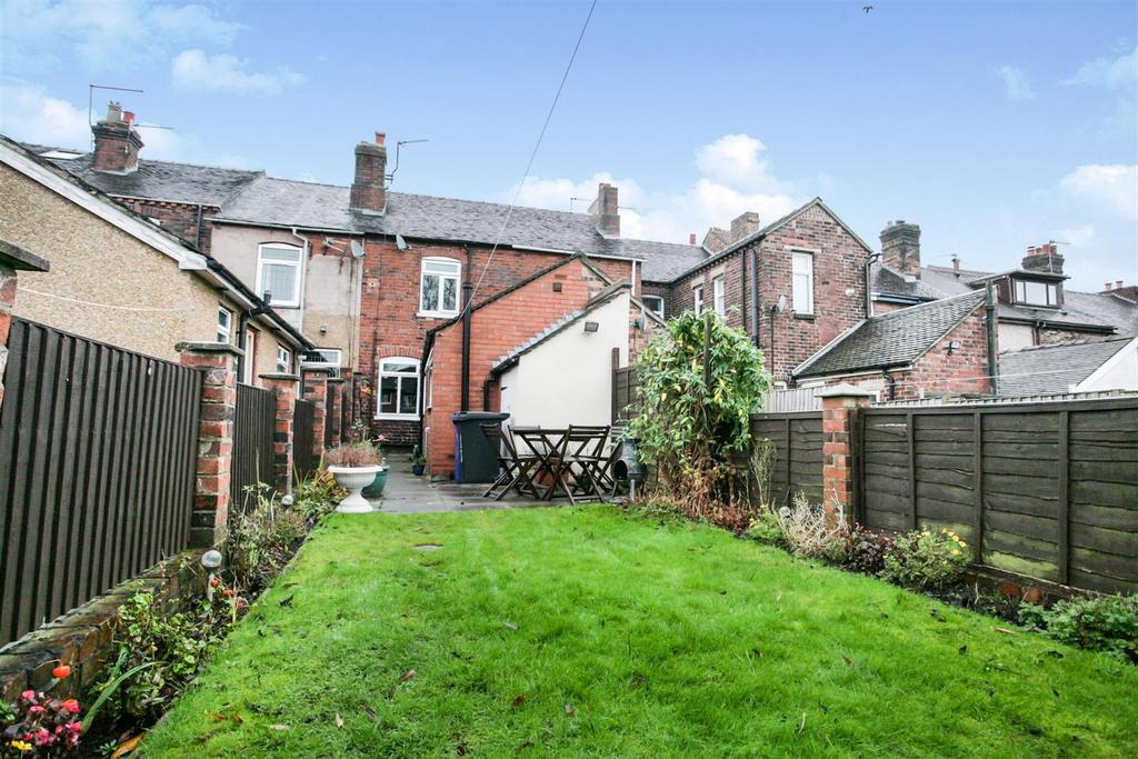 Sparrow Terrace, Porthill, Newcastle 2 bed terraced house £625 pcm (£