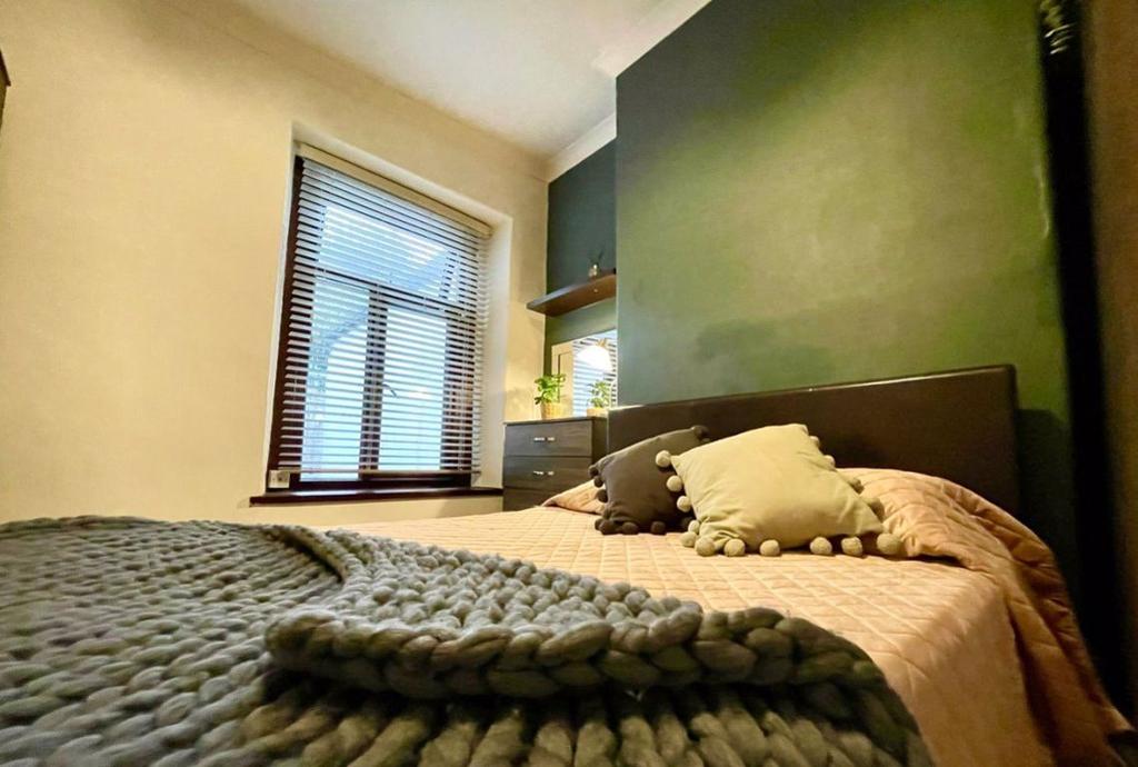 Kinley Street, St. Thomas, Swansea SA1 5 bed house £475 pcm (£110 pw)