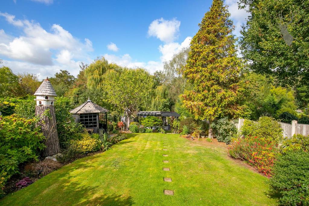 Orange Tree Hill, HaveringAtteBower 5 bed detached house £975,000