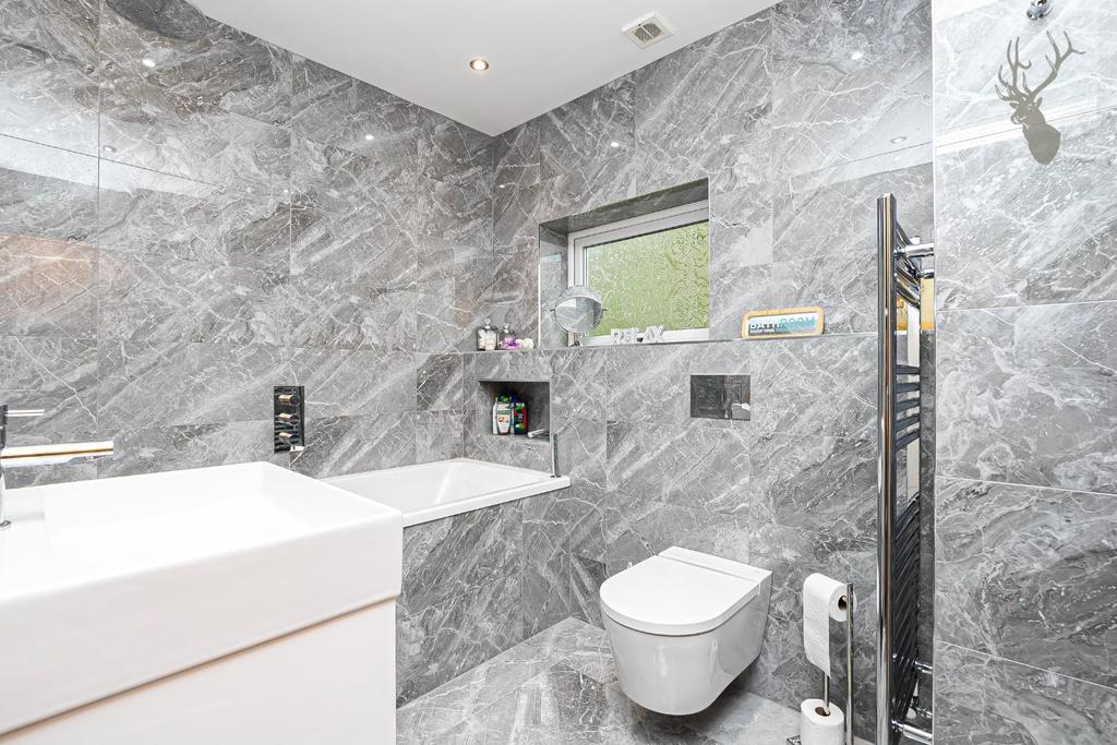 Orange Tree Hill, HaveringAtteBower 5 bed detached house £975,000