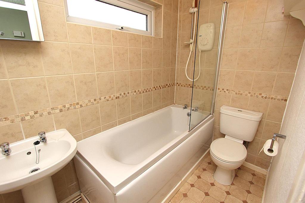 TETTENHALL WOOD, Mount Road 2 bed flat £730 pcm (£168 pw)