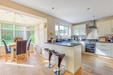 68 Canada Way, Liphook, GU30 7UH