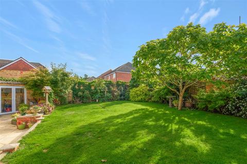 68 Canada Way, Liphook, GU30 7UH
