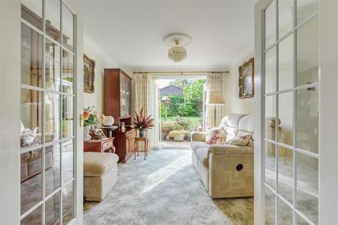68 Canada Way, Liphook, GU30 7UH
