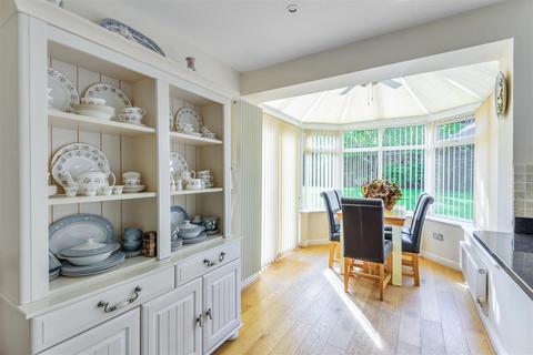68 Canada Way, Liphook, GU30 7UH