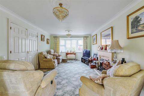 68 Canada Way, Liphook, GU30 7UH