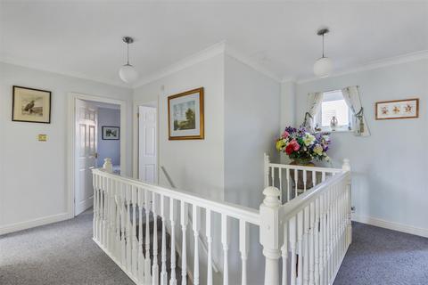 68 Canada Way, Liphook, GU30 7UH