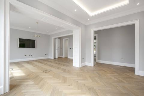 undefined, Totteridge Village, London, N20