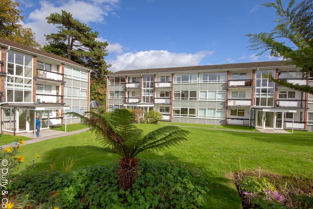 Paddockhall Road, Winnals Park, Haywards Heath 2 bed apartment £310,000