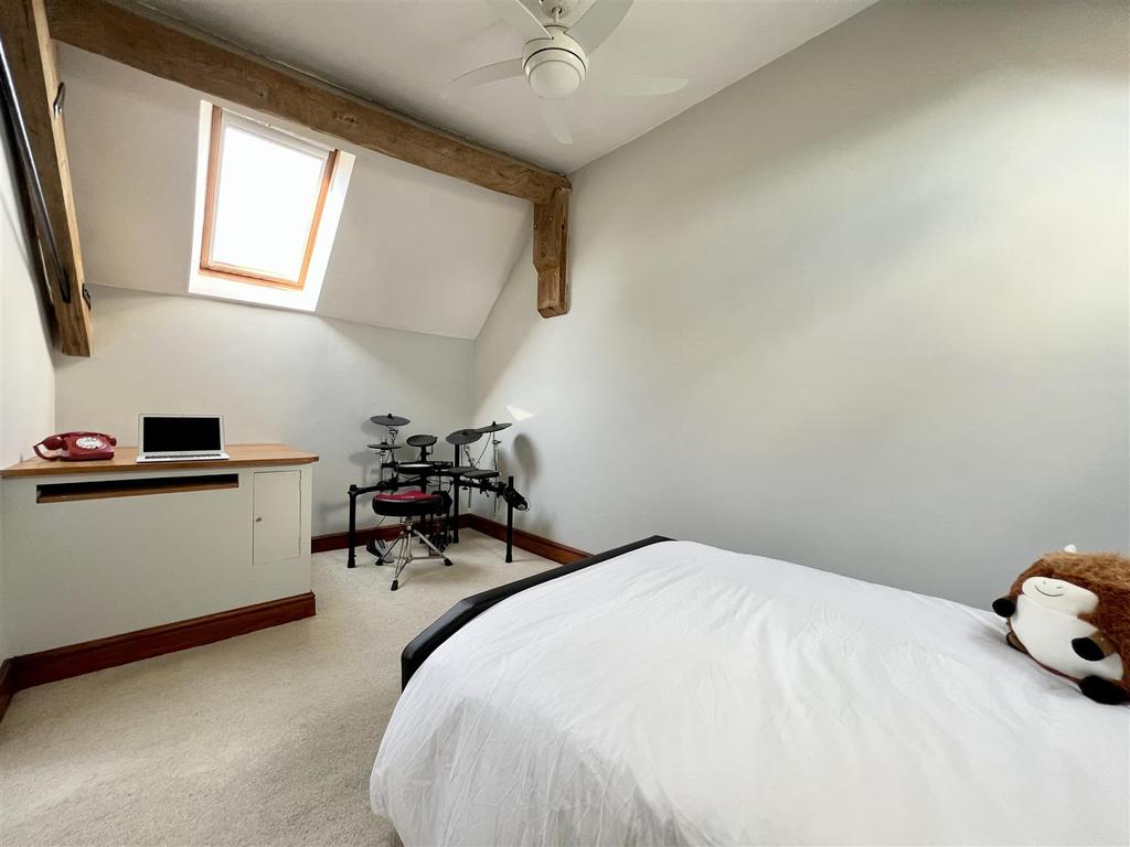 E1692 EF1-775 B-42 B4-9 EDA-4 CB967 E65 BE3.jpeg