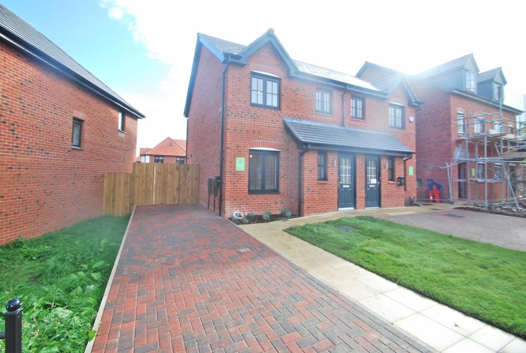 St Way, Handforth, Cheshire 2 bed semidetached house £1,500