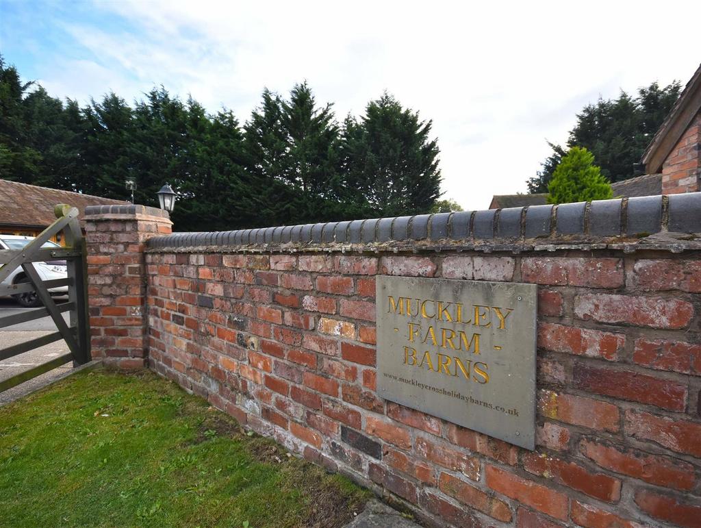 Kestrel Barn Sign1.jpg