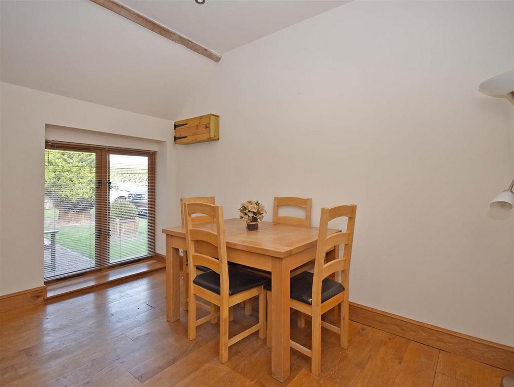 Kestrel Barn Dining Area.jpg