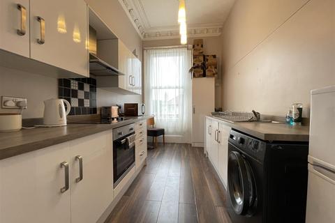 2 bedroom flat for sale, Trinity Road, Scarborough