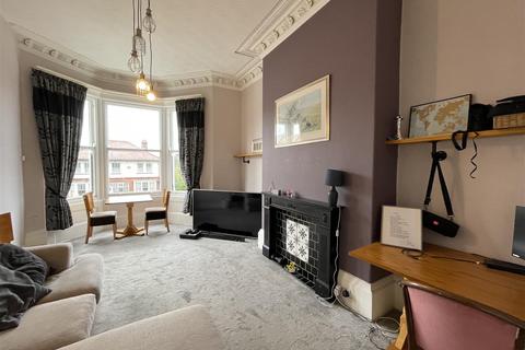 2 bedroom flat for sale, Trinity Road, Scarborough