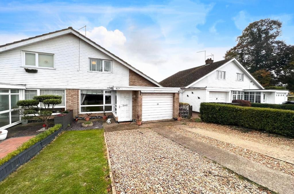 Brockwood Close, Duston, Northampton NN5 2 bed semidetached house £