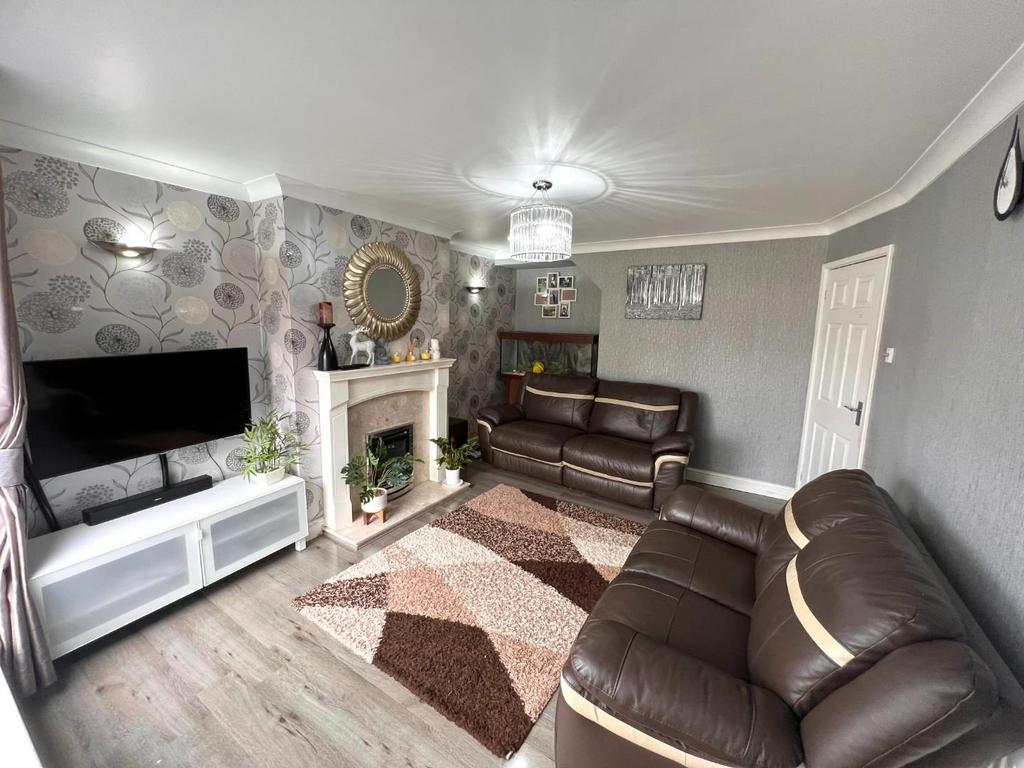 Brockwood Close, Duston, Northampton NN5 2 bed semidetached house £