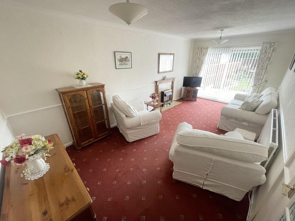 Badger Close, Abbeydale, Gloucester 3 bed end of terrace house £270,000