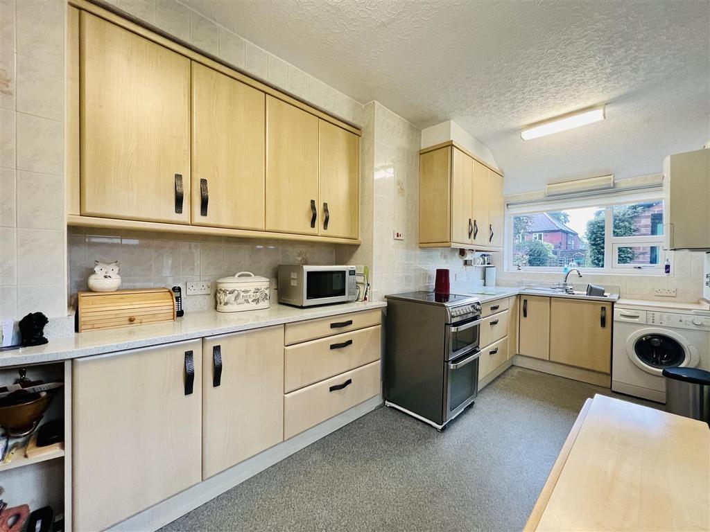 St. Leonards Drive, Timperley, Altrincham 3 bed semidetached house for sale £500,000