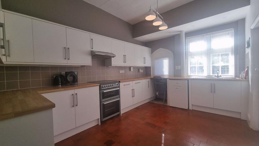 Main Street, Worfield, Bridgnorth 4 bed cottage £1,350 pcm (£312 pw)
