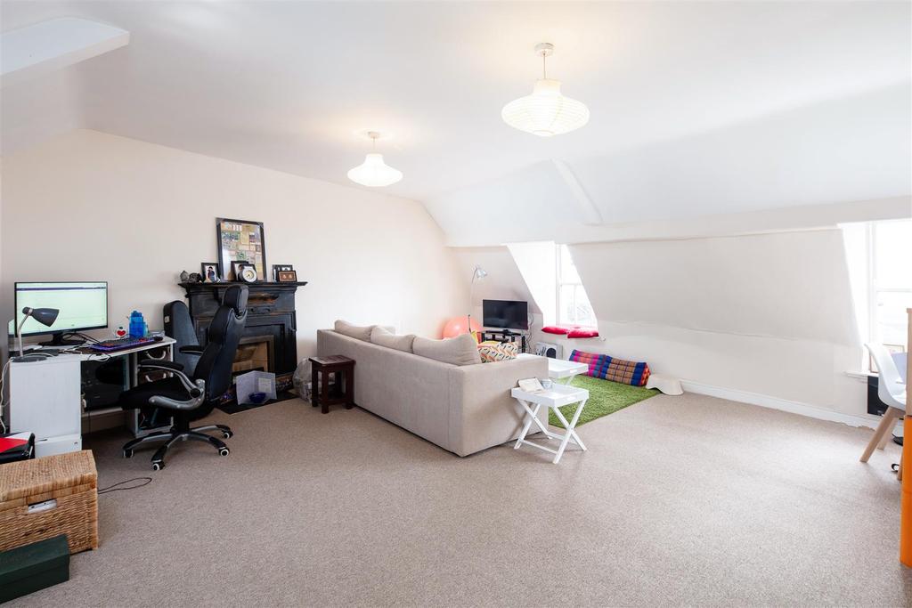 Royal York Crescent, Clifton, Bristol, BS8 2 bed apartment for sale £