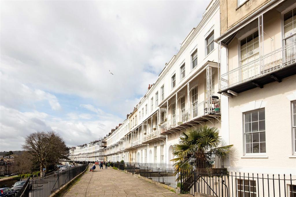 Royal York Crescent, Clifton... 2 bed apartment £375,000