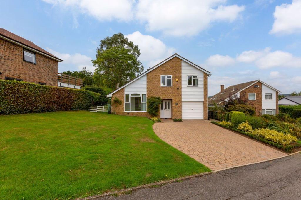 Chipstead Park, Riverhead, TN13 2SH 3 bed detached house £3,000 pcm