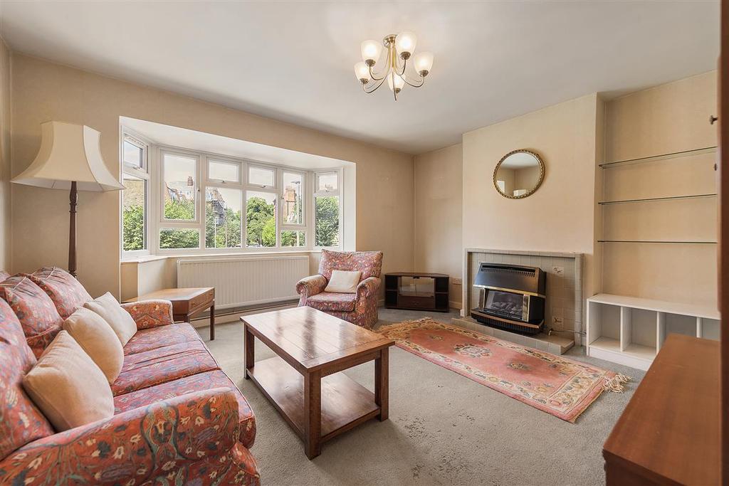 Brynmaer Road, SW11 2 bed flat - £450,000