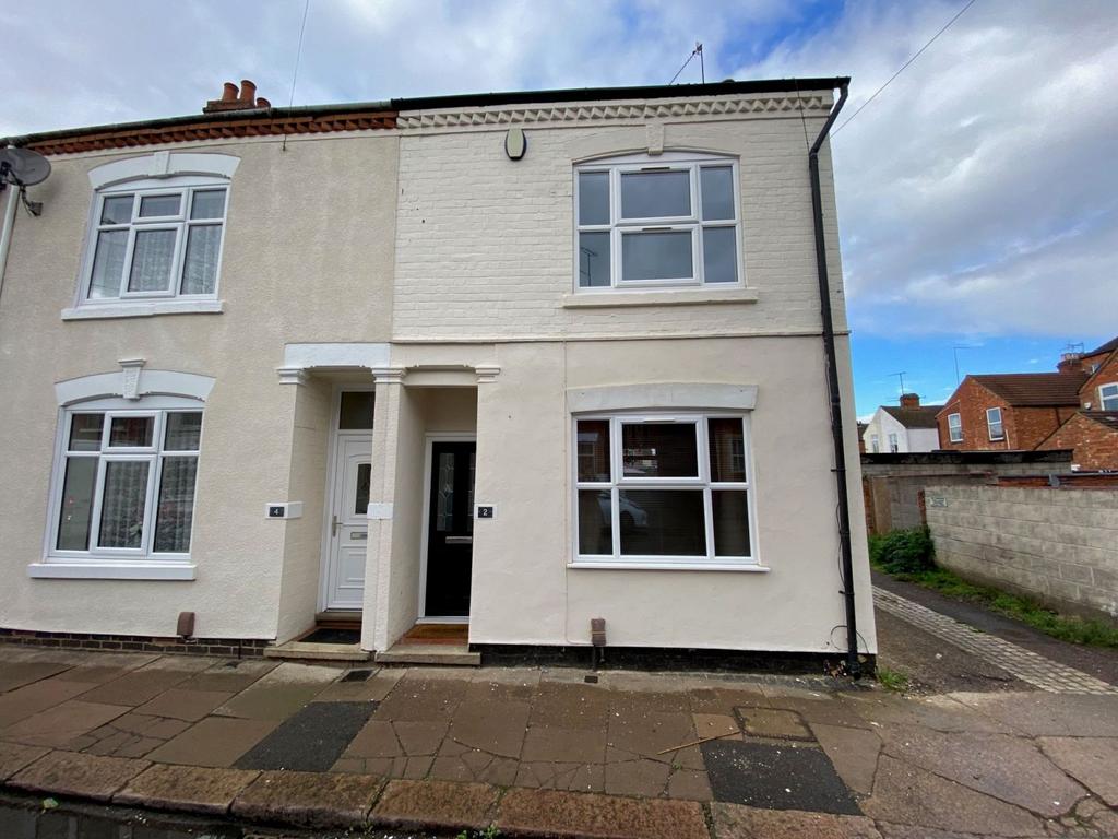 Southampton Road, Far Cotton, Northampton NN4 8EA 3 bed end of terrace