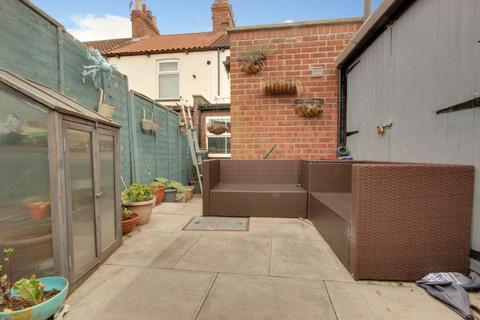 2 bedroom end of terrace house for sale - St Nicholas Road, Beverley HU17 0QT