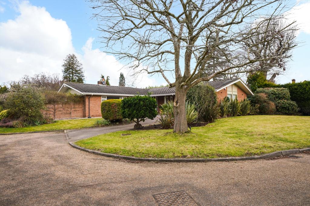 Willowmere, Esher, Surrey, KT10 3 bed house for sale £1,695,000