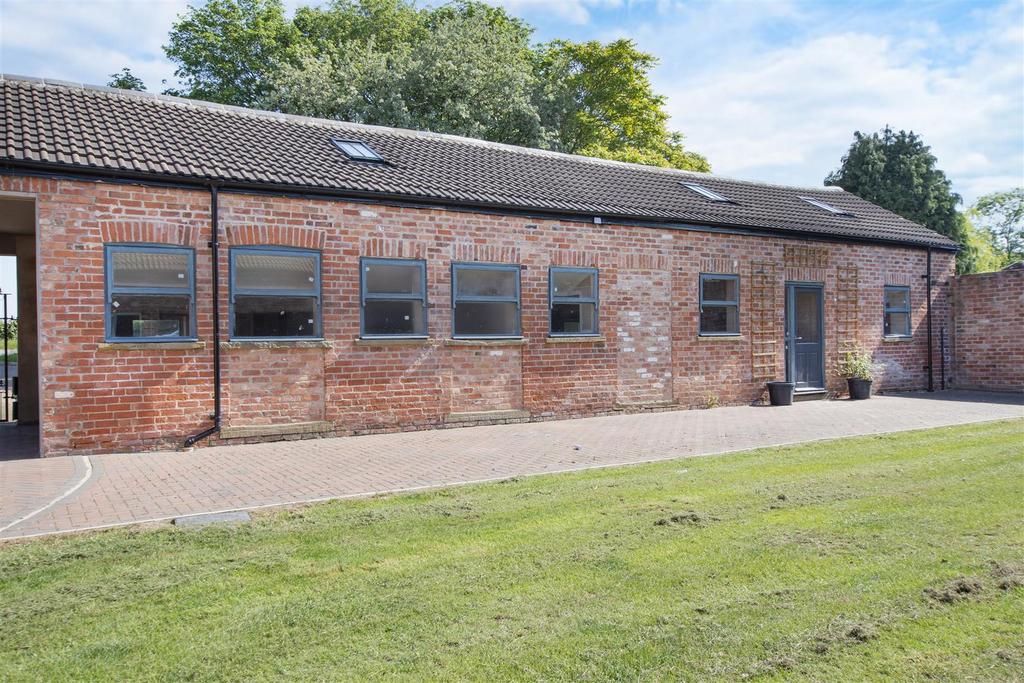Bole, Retford 6 bed barn conversion