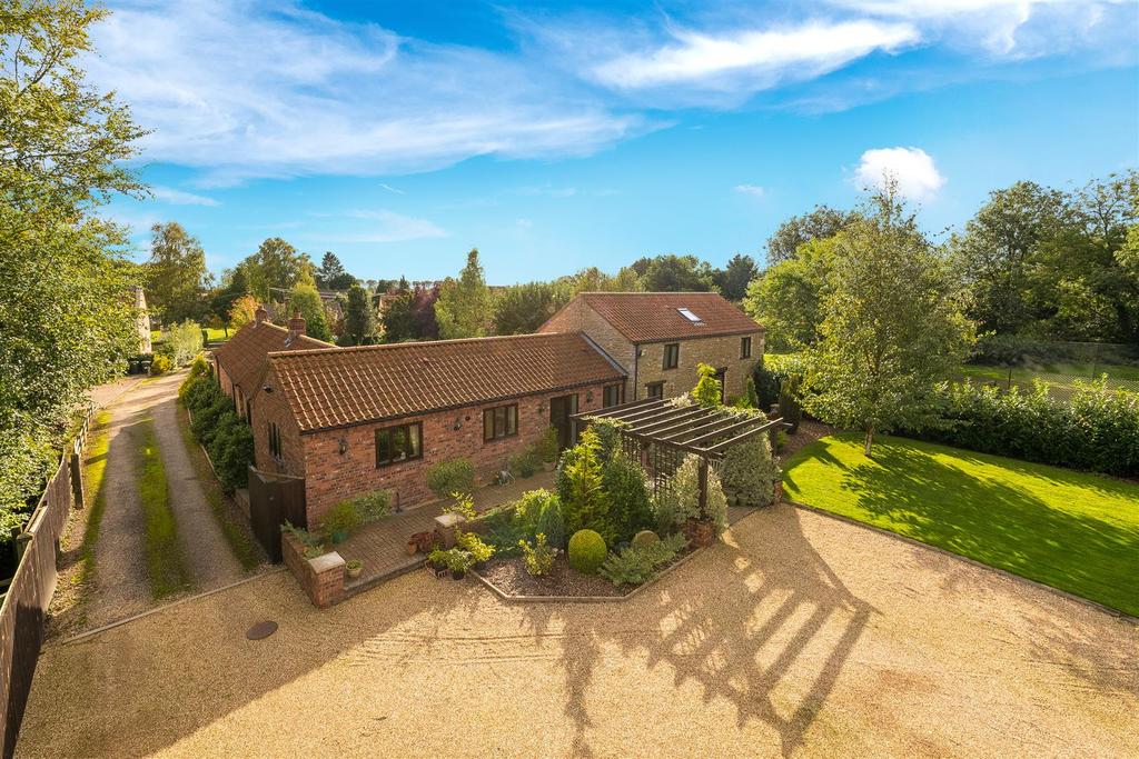 Main Street, Dorrington, Lincoln 3 bed equestrian property £900,000
