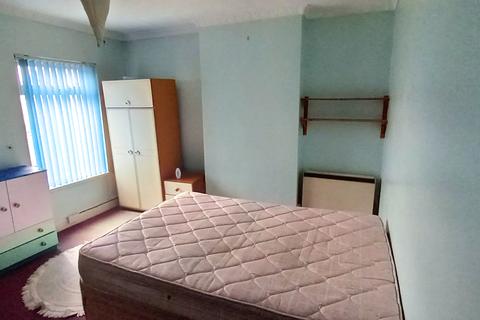 2 bedroom flat for sale - NEW ROAD, PORTHCAWL, CF36 5DE