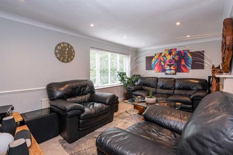 19 Chardins Close, Hemel Hempstead, HP1 2QN