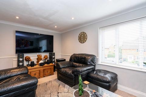 19 Chardins Close, Hemel Hempstead, HP1 2QN