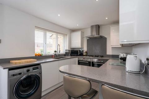 19 Chardins Close, Hemel Hempstead, HP1 2QN