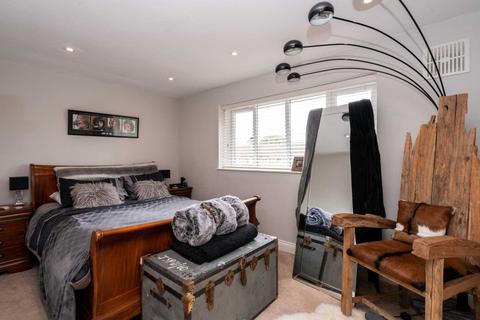 19 Chardins Close, Hemel Hempstead, HP1 2QN