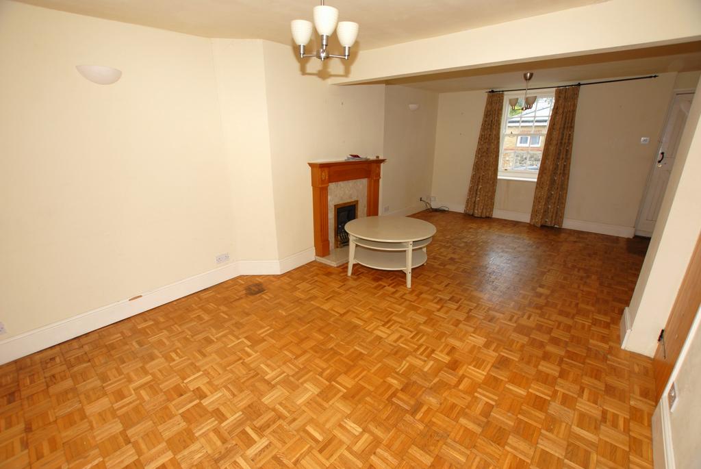 Sitting/dining room
