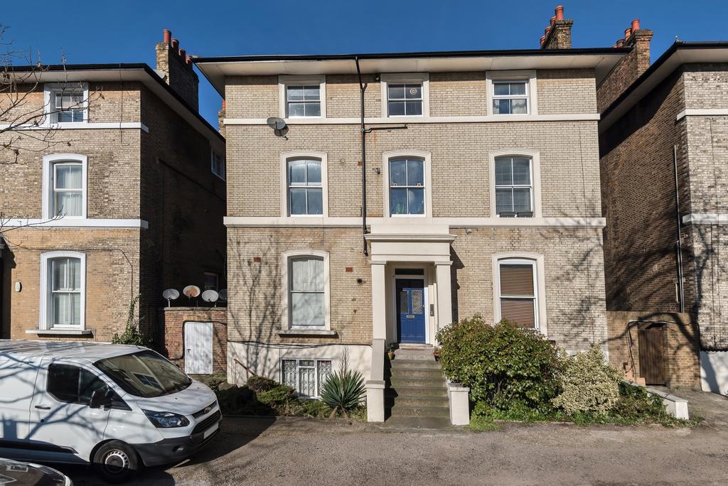 Shooters Hill Road Blackheath SE3 1 bed flat £1,550 pcm (£358 pw)