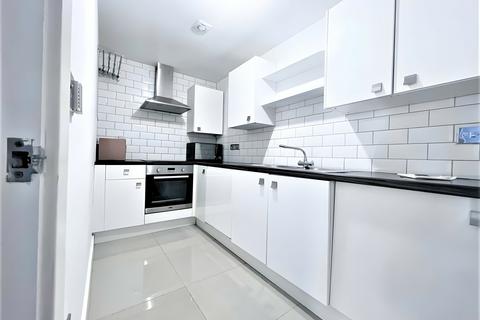 2 bedroom apartment to rent, 2 Bedroom Flat To Let - HP12